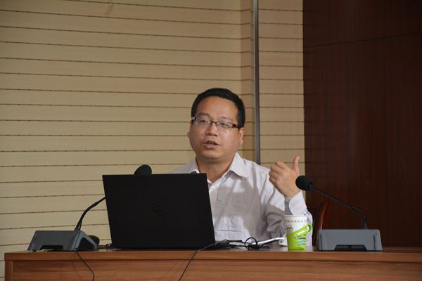 2、衛(wèi)科長的精彩演講.jpg