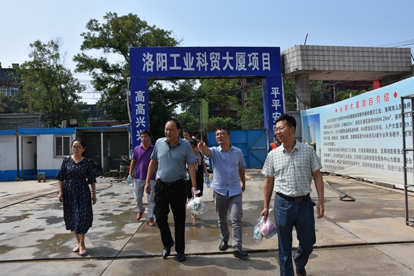 4、第二地理信息測(cè)繪院《洛陽工業(yè)科貿(mào)大廈基礎(chǔ)沉降觀測(cè)》工地.jpg