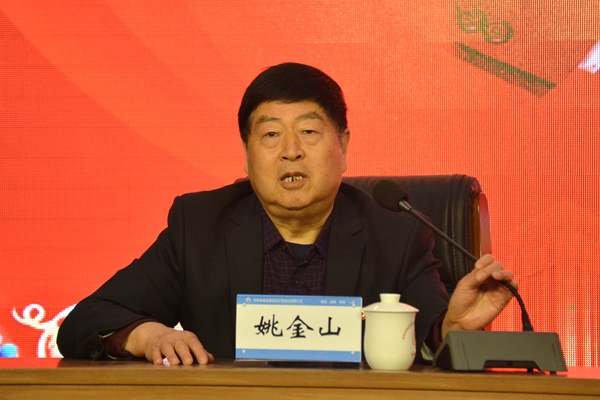 2、黨委書(shū)記姚金山指出：承包協(xié)議的簽訂是責(zé)任的傳遞、信任的傳遞和力量的傳遞。 (2).jpg