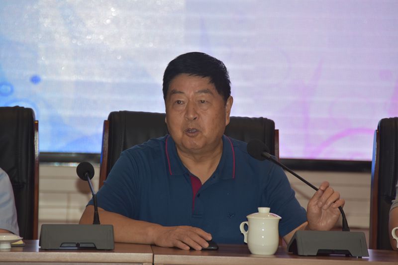 2、黨委書記姚金山在座談會(huì)上講話.jpg
