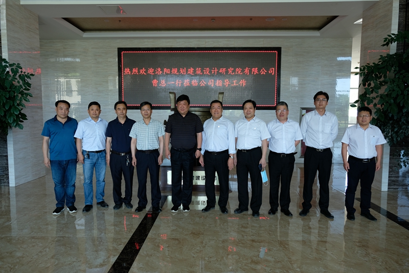 1.公司參會領導在河南三建集團領導的陪同下參觀該集團辦公樓并合影_副本.jpg
