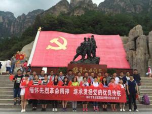 緬懷先烈、繼承發(fā)揚(yáng)黨的優(yōu)良傳統(tǒng)
