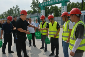 董事長曹紅普帶隊(duì)高溫慰問外業(yè)員工